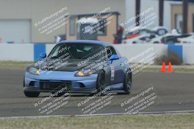 media/Dec-19-2025-Lucky Dog Racing (Fri) [[3b7b1b5fc8]]/Beginner/Session 2 Turn 1/